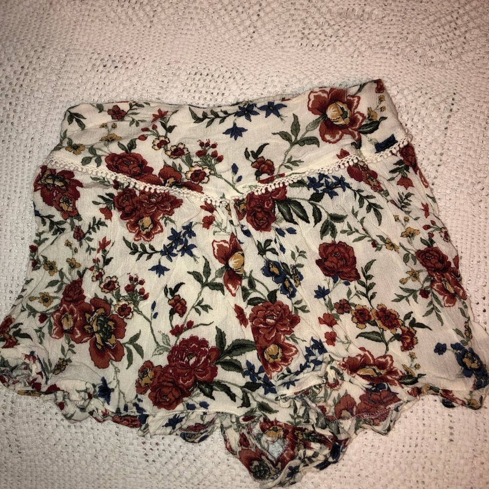 American Eagle flowy shorts